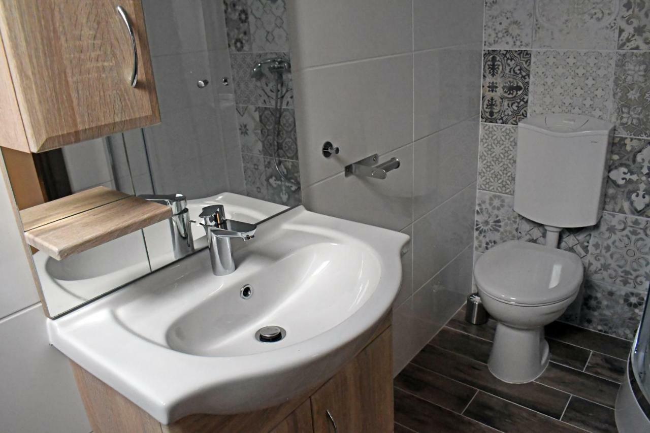 Vatus Apartmanhaz Vác エクステリア 写真